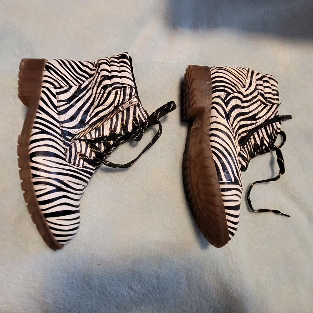Daily Shoes Zebra Print Lace Up Ankle Boots, size 10